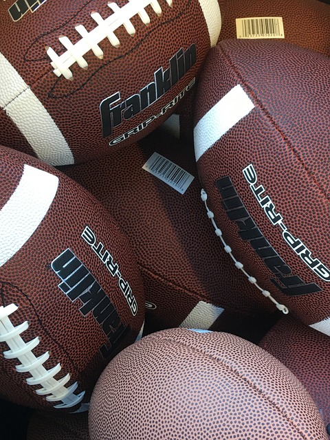 快船小将小德里克-琼斯的出场时间缩减，暴露出球队未发挥其潜力​.